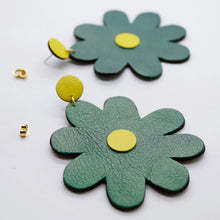 Charger l&#39;image dans la galerie, Boucles d&#39;oreilles •SAINTA• vertes