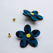 Charger l&#39;image dans la galerie, Boucles d&#39;oreilles •ARIE• tachetées