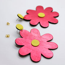 Charger l&#39;image dans la galerie, Boucles d&#39;oreilles •SAINTA• irisées