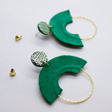 Charger l&#39;image dans la galerie, Boucles d&#39;oreilles •GRACIEUSES• vertes