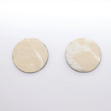 Charger l&#39;image dans la galerie, Boucles d&#39;oreilles •SUNI• Beiges